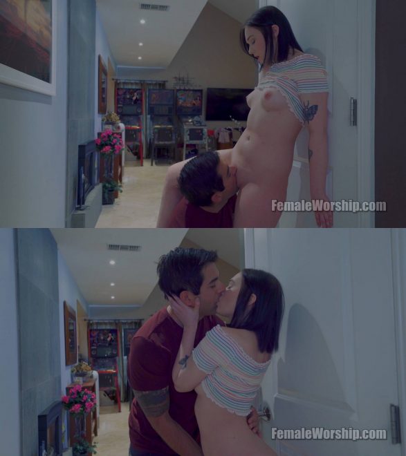 Female Worship Gwen Vicious: Lick This Girl (4K)