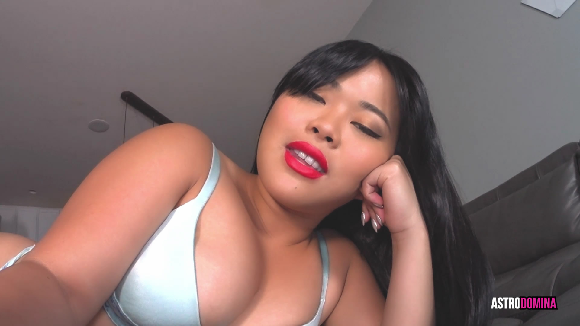 Astro Domina: GENTLE GIANT WIFE