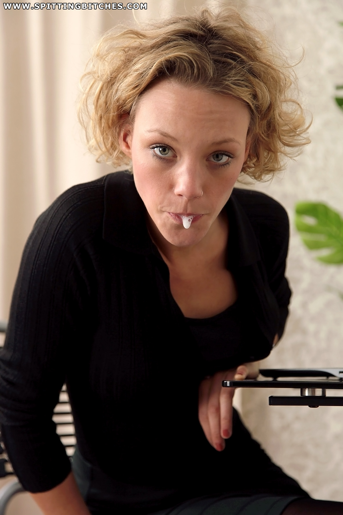 Spittingbitches: Spitting slave in office